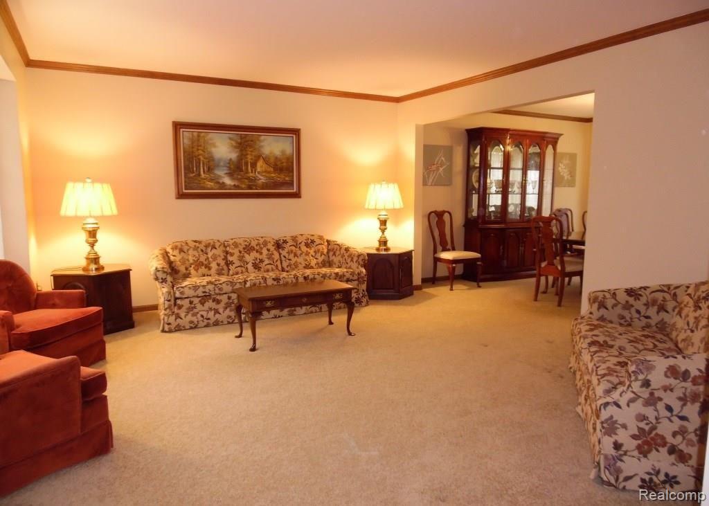 720 Shelley Drive Rochester, MI 48307 - Photo 5 of 23 Living Room