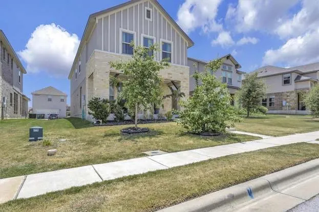 a view of a house with a yard