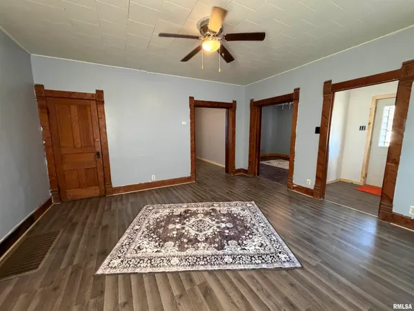 $75,000 | 307 Clinton Street, Avon, IL 61415