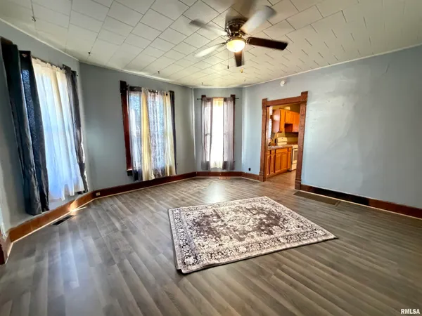 $75,000 | 307 Clinton Street, Avon, IL 61415