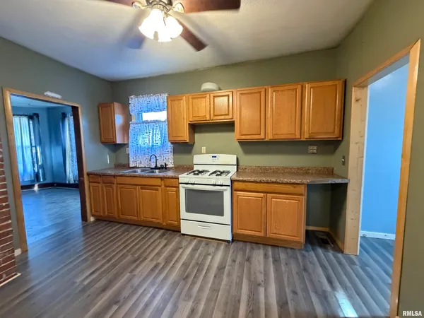 $75,000 | 307 Clinton Street, Avon, IL 61415
