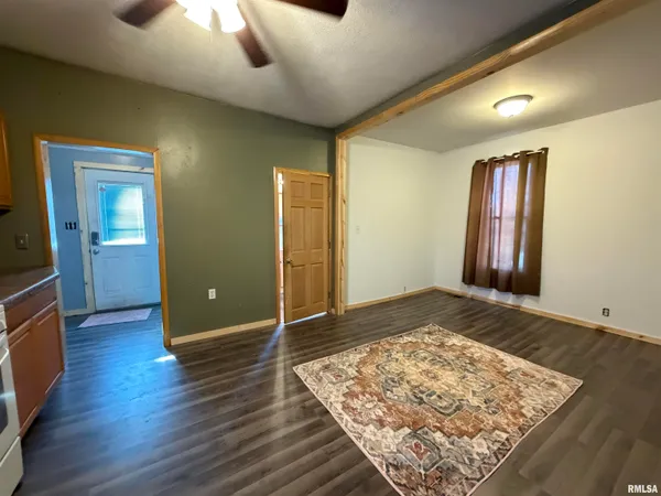 $75,000 | 307 Clinton Street, Avon, IL 61415