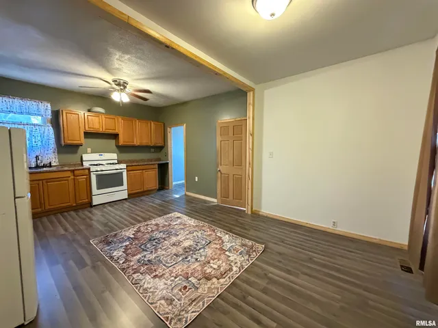 $75,000 | 307 Clinton Street, Avon, IL 61415