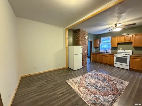 $75,000 | 307 Clinton Street, Avon, IL 61415