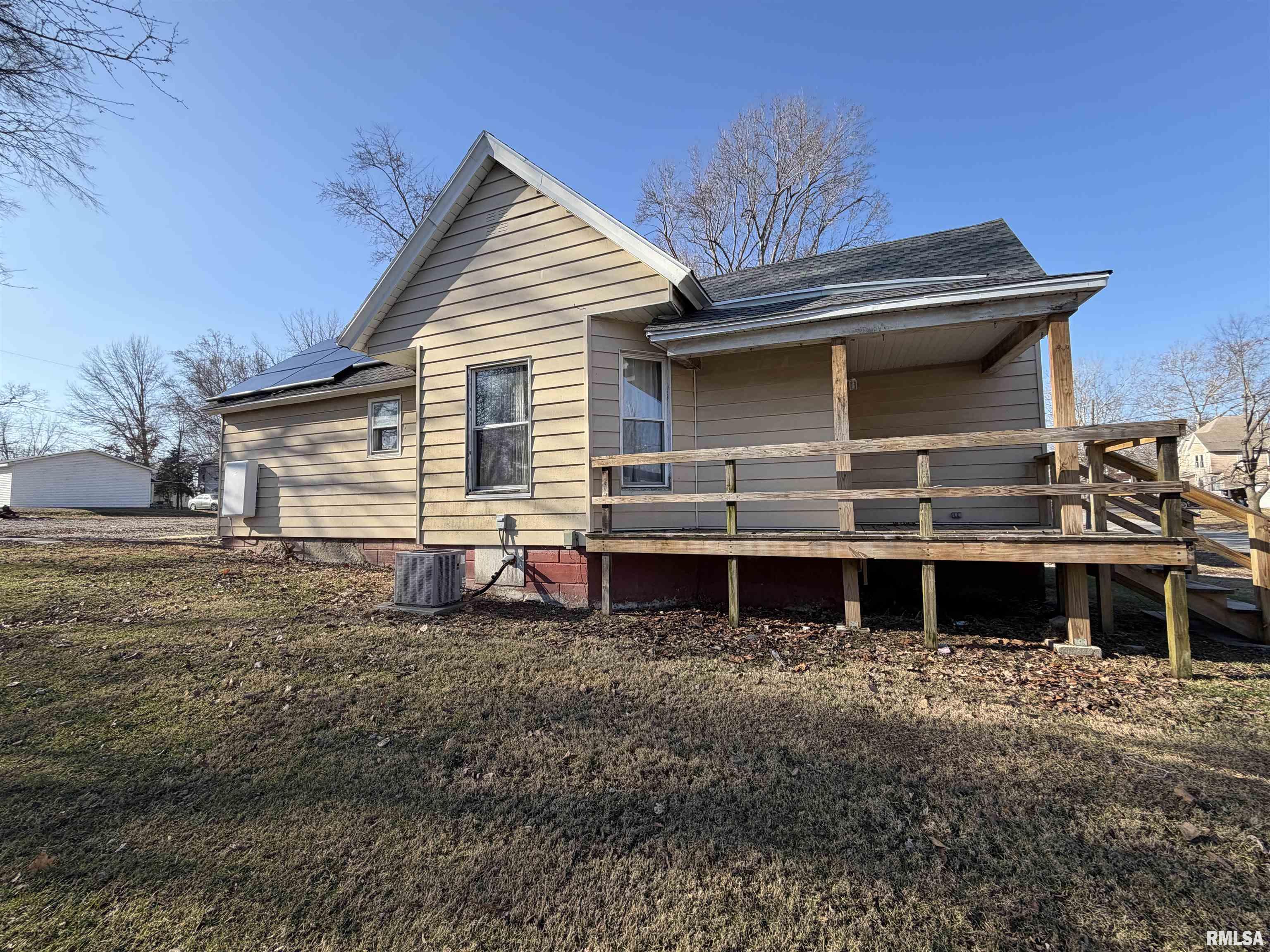 307 Clinton Street Avon, IL 61415 - Photo 4 of 29