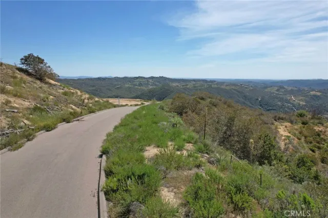 a view of a green yard with an buildings in back