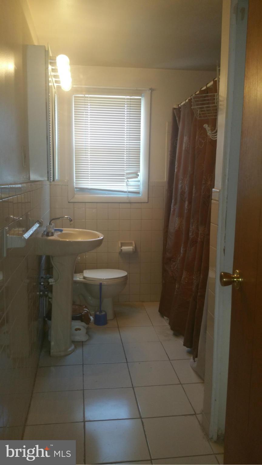 1006 Middleborough Road Baltimore, MD 21221 - Photo 8 of 11 Bath