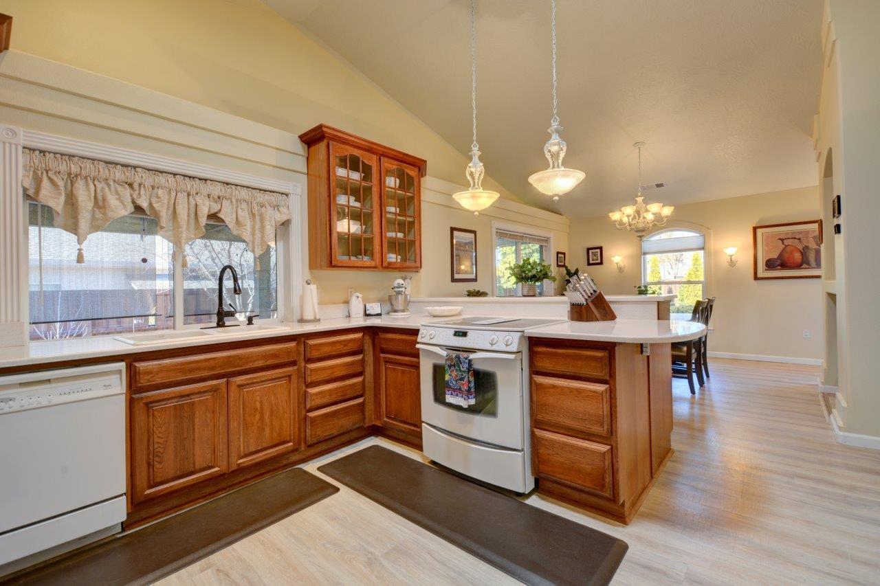 1087 Coral Ridge Eagle Point, OR 97524 - Photo 24 of 51 21a