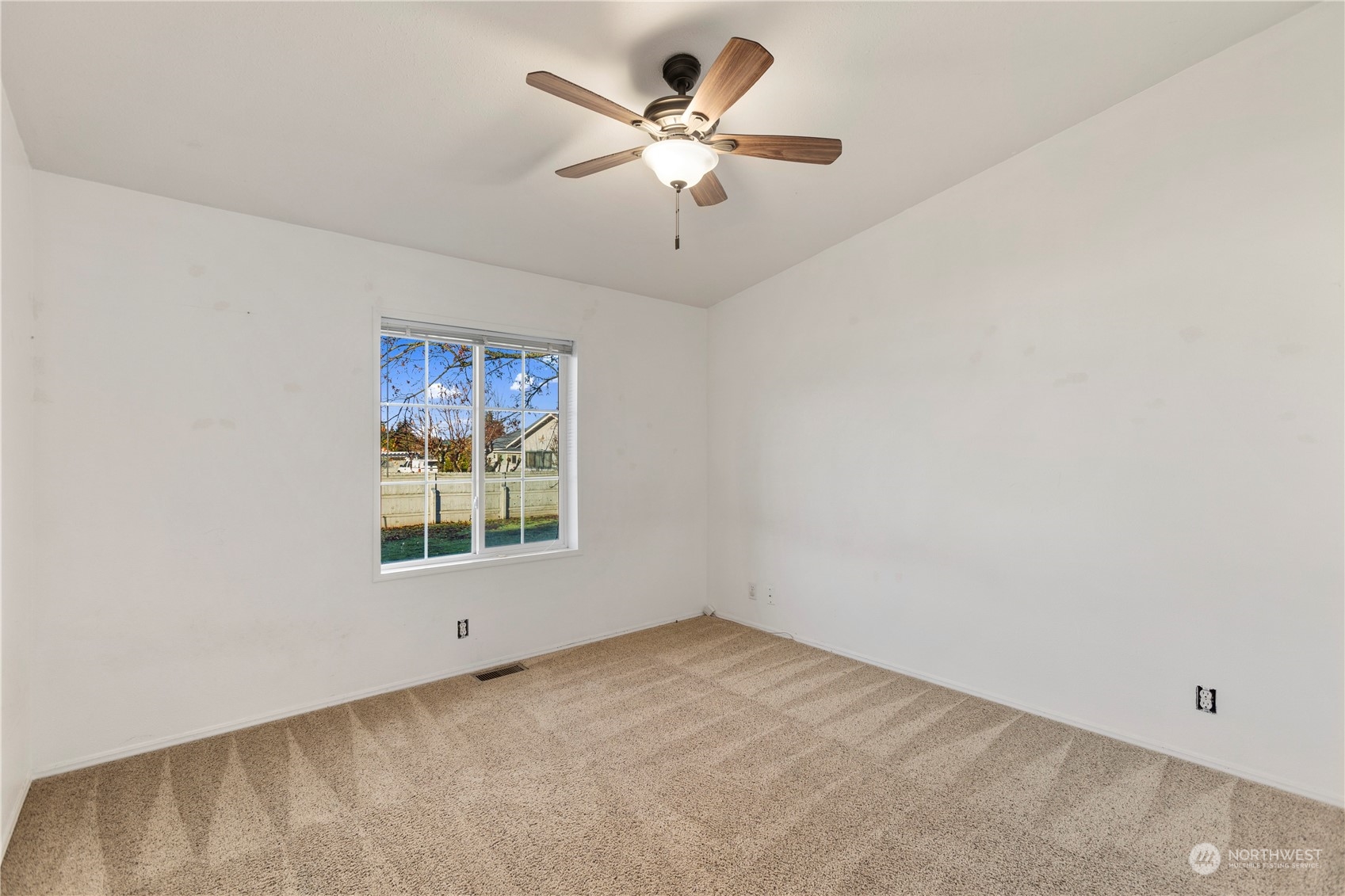 208 Carlsborg Road Sequim, WA 98382 - Photo 20 of 40 an empty room with a window