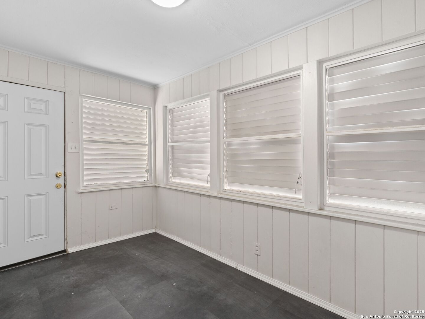 146 Terrell Road Alamo Heights, TX 78209 - Photo 17 of 29 a view of empty room with windows
