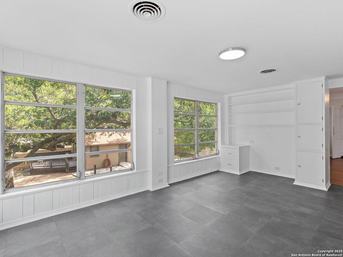 146 Terrell Road Alamo Heights, TX 78209 - Photo 20 of 29 an empty room with windows