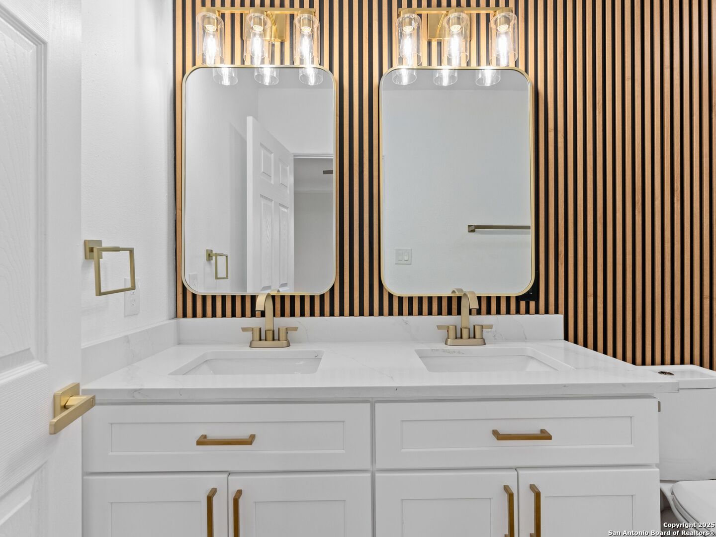 146 Terrell Road Alamo Heights, TX 78209 - Photo 26 of 29 a bathroom with a sink and a mirror