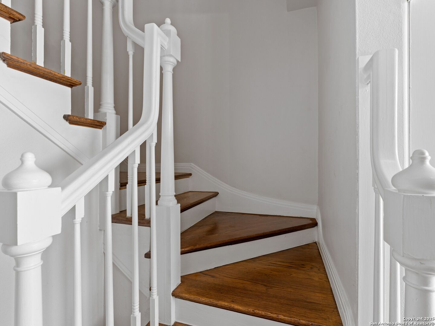 146 Terrell Road Alamo Heights, TX 78209 - Photo 4 of 29 a view of entryway