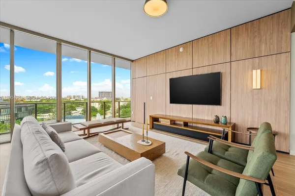 $3,580,000 | 2678 Tigertail Avenue, Unit 701, Miami, FL 33133