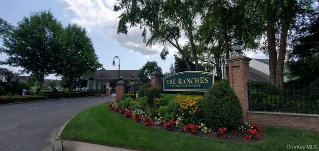 a sign that is sitting in the middle of a garden