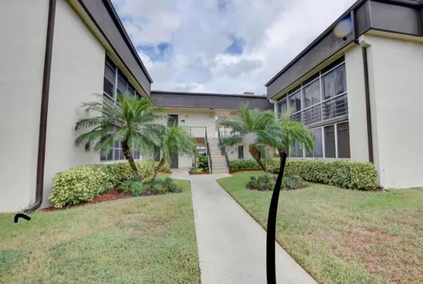 a view of a yard in front of a house