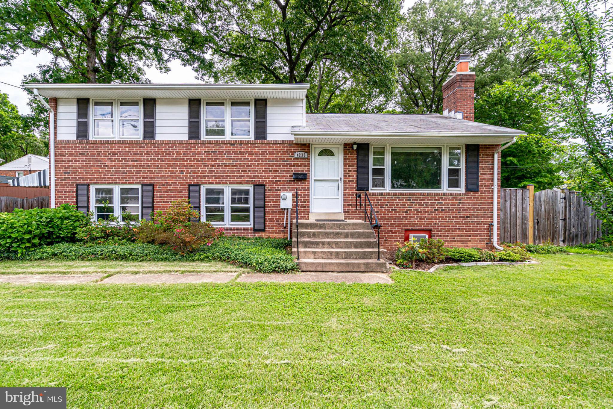 4235 Sideburn Road Fairfax, VA 22030 - Photo 6 of 54 Gallery Image 6