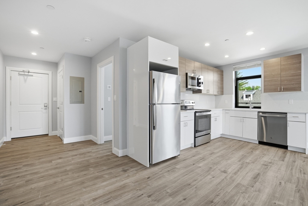 632 Centre Street, Unit 304 Boston, MA 02130 - Photo 3 of 14