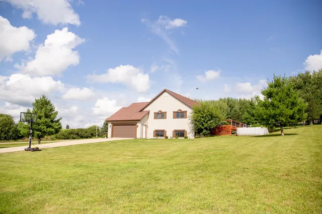 $475,000 | N5080 Hyland Circle, Monticello, WI 53570