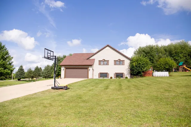 $475,000 | N5080 Hyland Circle, Monticello, WI 53570