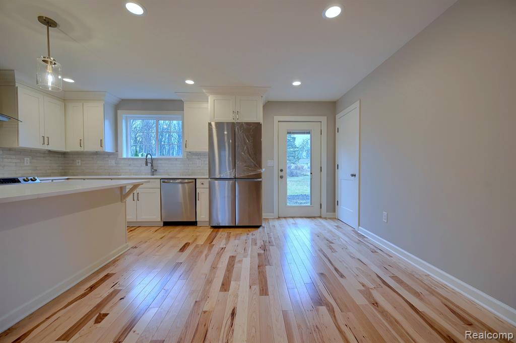 950 Leon Road Walled Lake, MI 48390 - Photo 10 of 36 Gallery Image 10