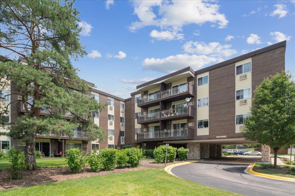 1321 South Finley Road, Unit 214 Lombard, IL 60148 - Photo 1 of 17 Gallery Image 1