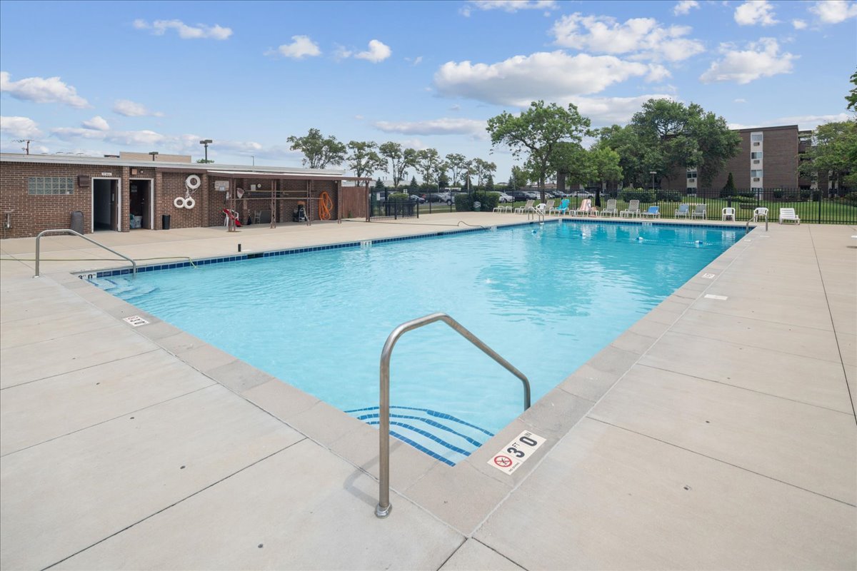 1321 South Finley Road, Unit 214 Lombard, IL 60148 - Photo 15 of 17 Gallery Image 15