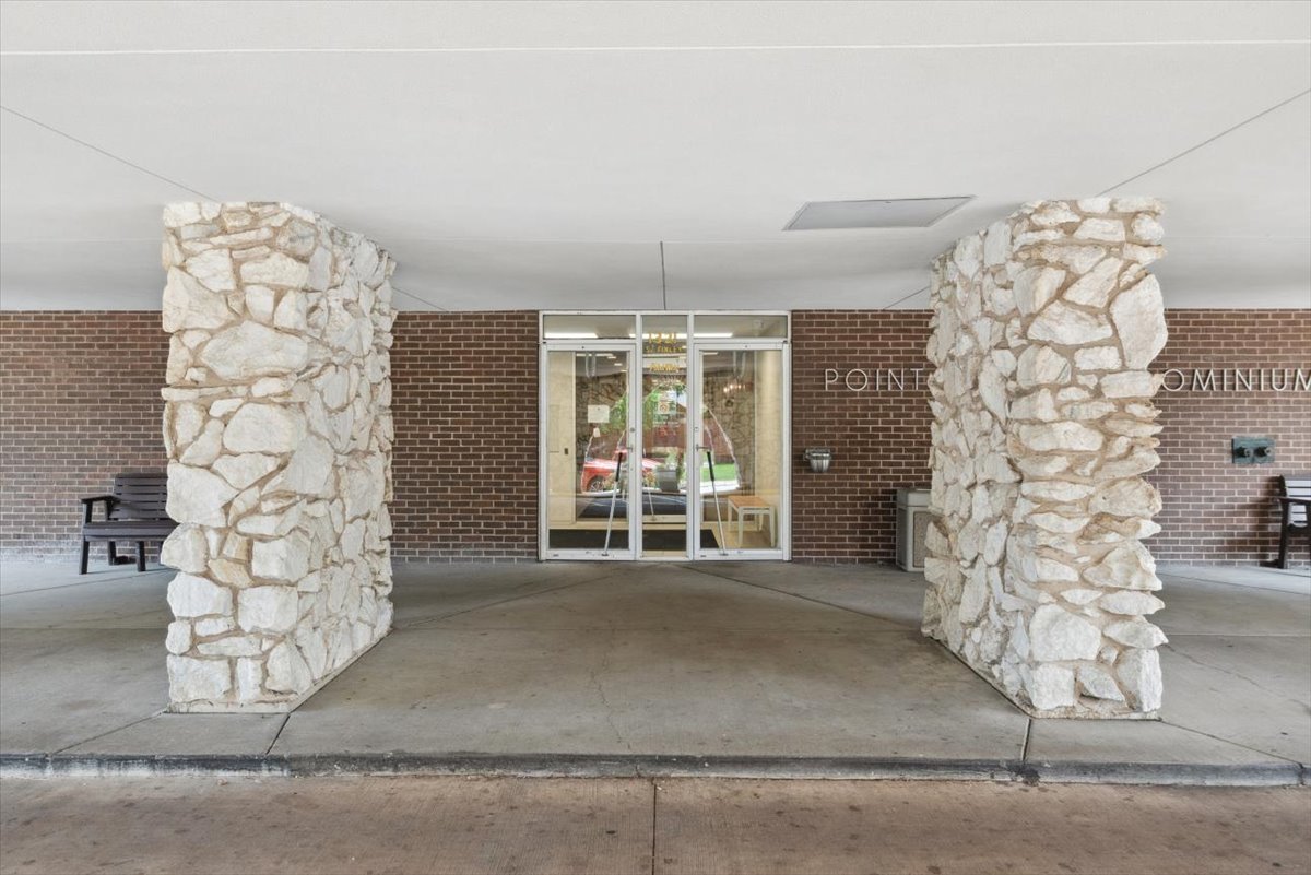 1321 South Finley Road, Unit 214 Lombard, IL 60148 - Photo 2 of 17 Gallery Image 2