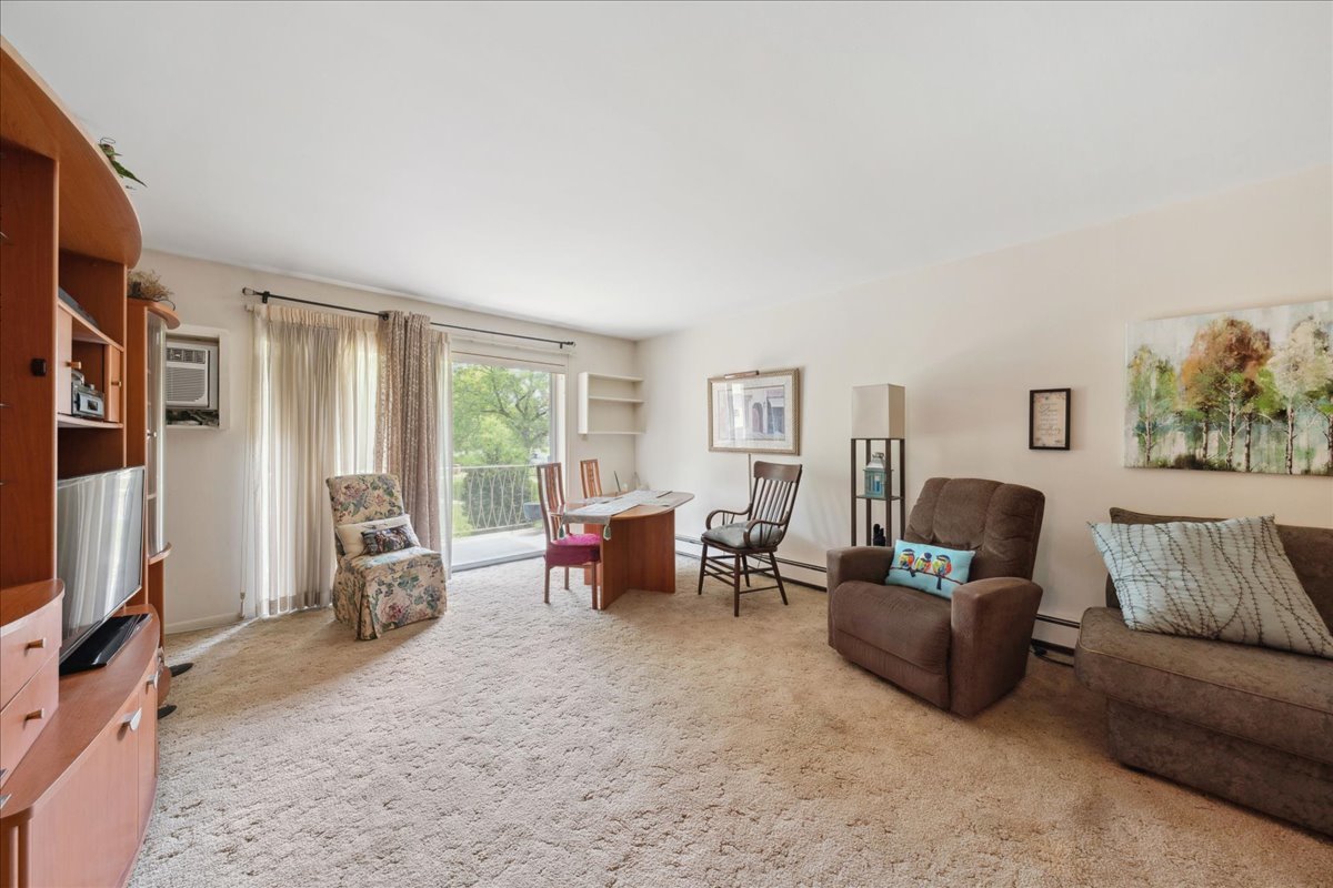 1321 South Finley Road, Unit 214 Lombard, IL 60148 - Photo 5 of 17 Gallery Image 5