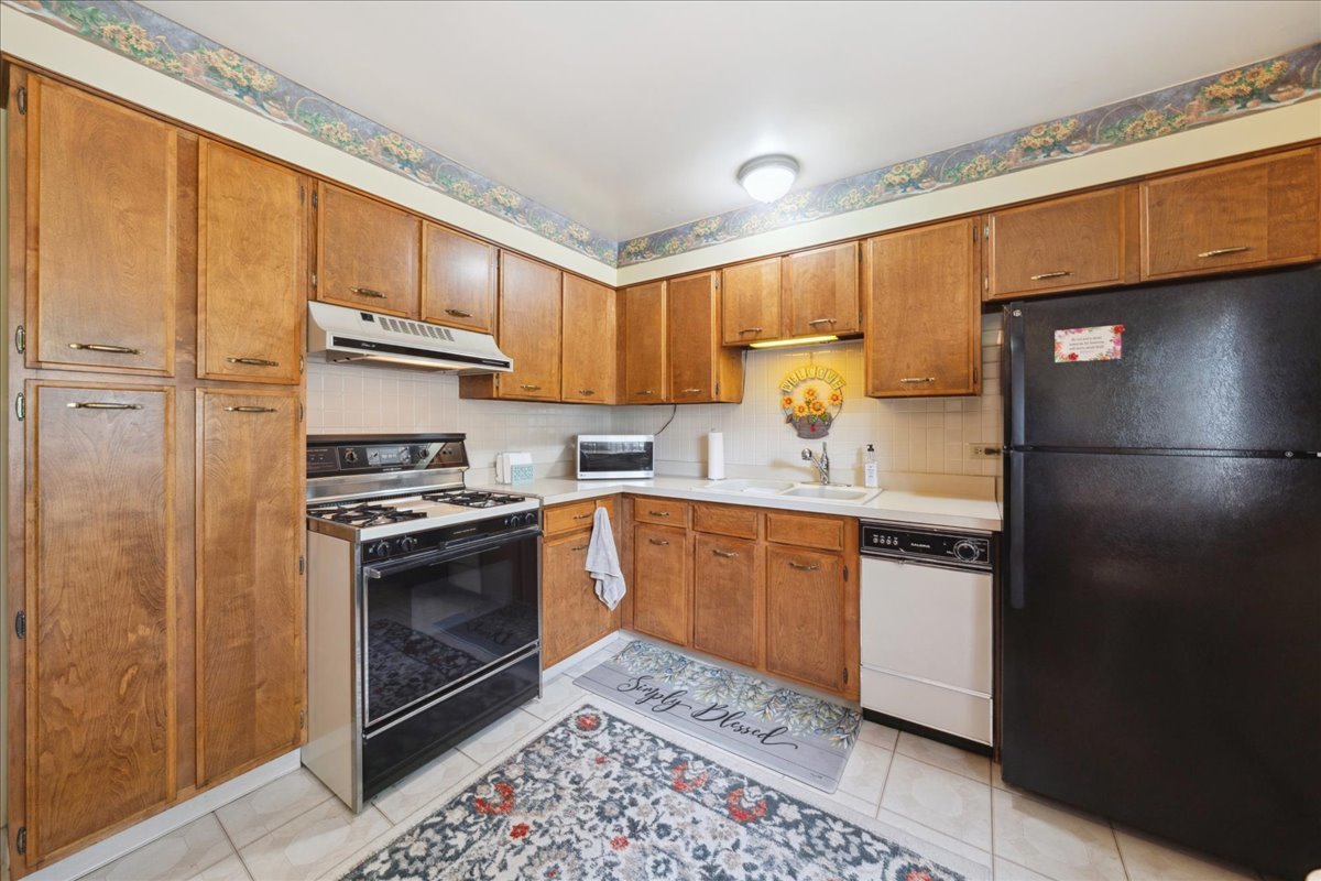 1321 South Finley Road, Unit 214 Lombard, IL 60148 - Photo 7 of 17 Gallery Image 7