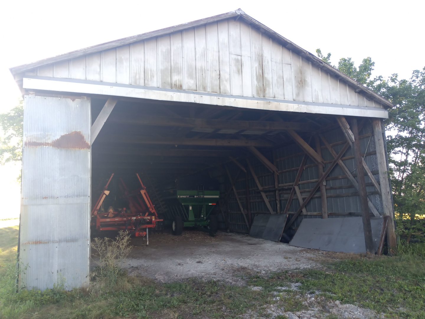 1445 North 32nd Road Ottawa, IL 61350 - Photo 12 of 15 a small barn with a small yard