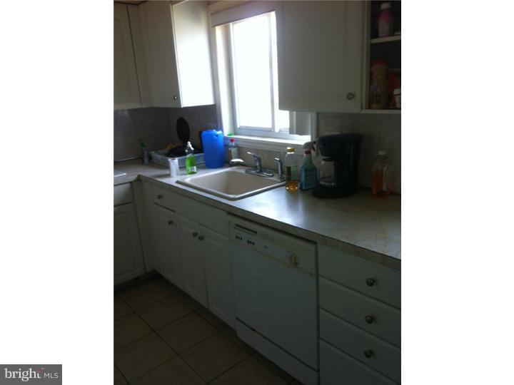 734 Selmer Road Philadelphia, PA 19116 - Photo 5 of 9 Kitchen