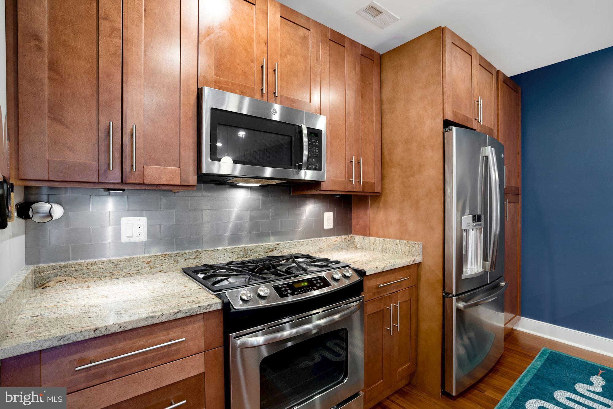 3545 13th Street Northwest, Unit 1 Washington, DC 20010 - Photo 11 of 36 5 burners!