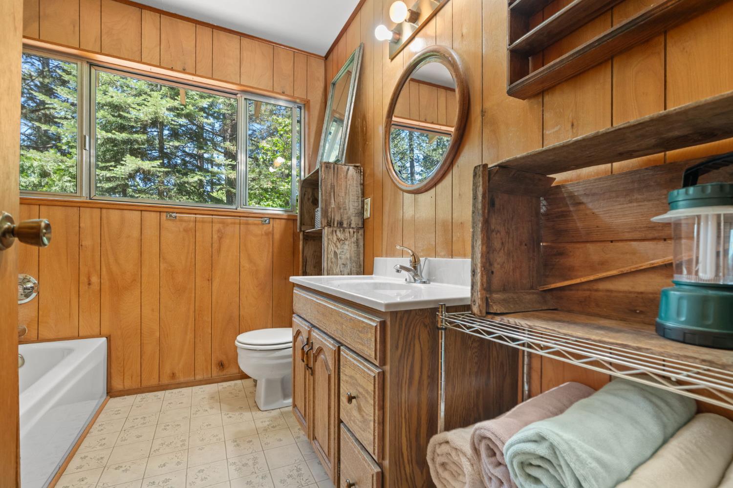 2238 Meadowview Road Arnold, CA 95223 - Photo 19 of 46 Upstairs bathroom