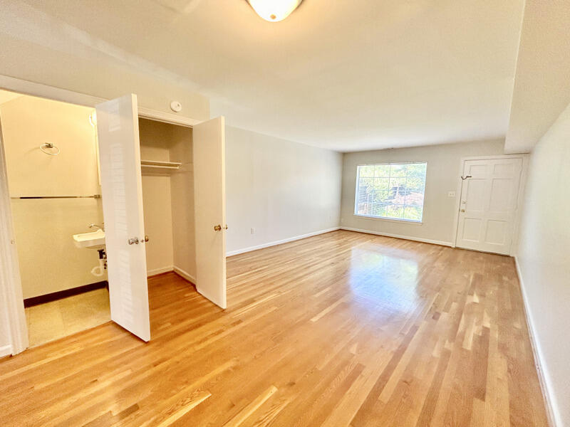1801 Grandin Road Southwest, Unit 2016 SHERWOOD Roanoke, VA 24015 - Photo 13 of 31 IMG_5096