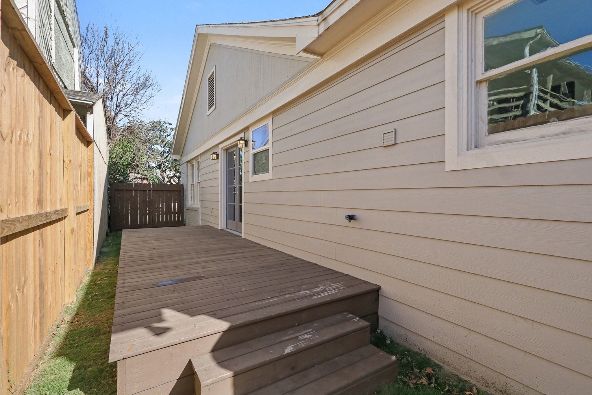 1901 Lexington Street Houston, TX 77098 - Photo 22 of 32 Imagine entertaining or relaxing on this private patio right off the kitchen area.