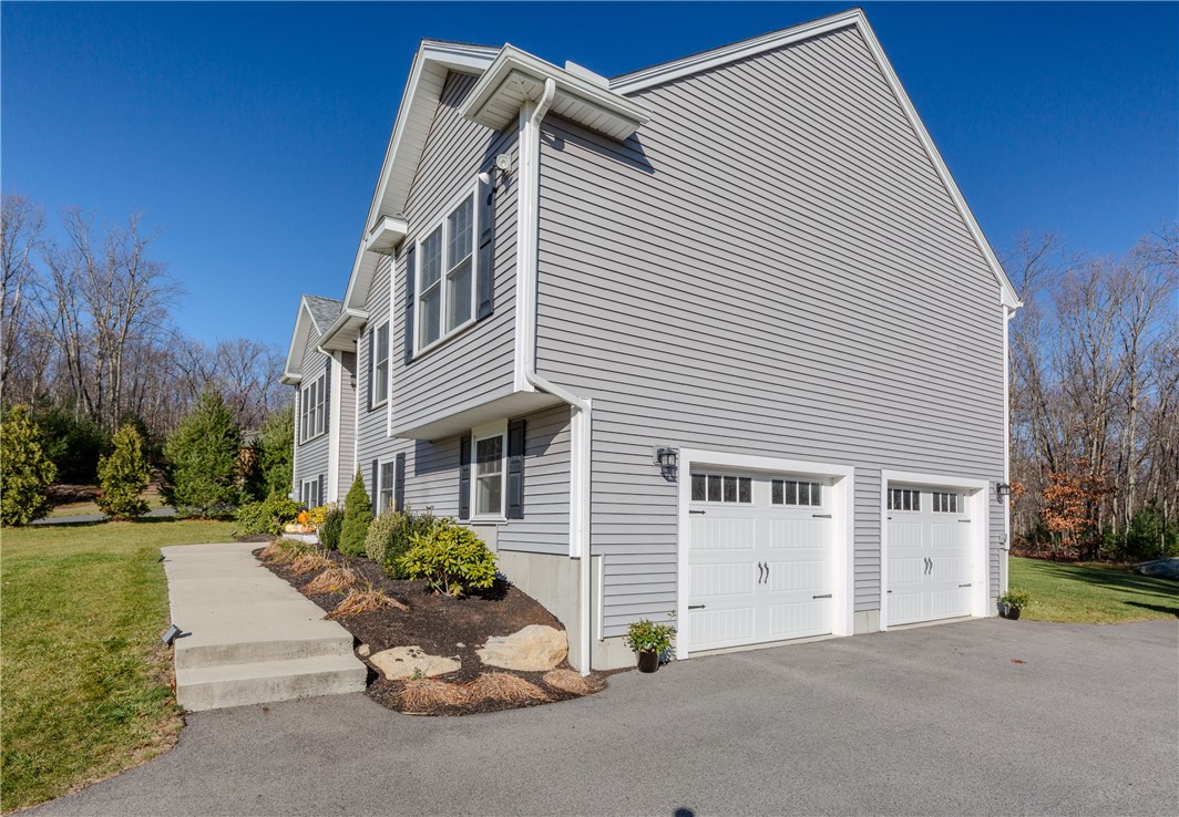 13 Carltons Trail Smithfield, RI 02917 - Photo 3 of 30