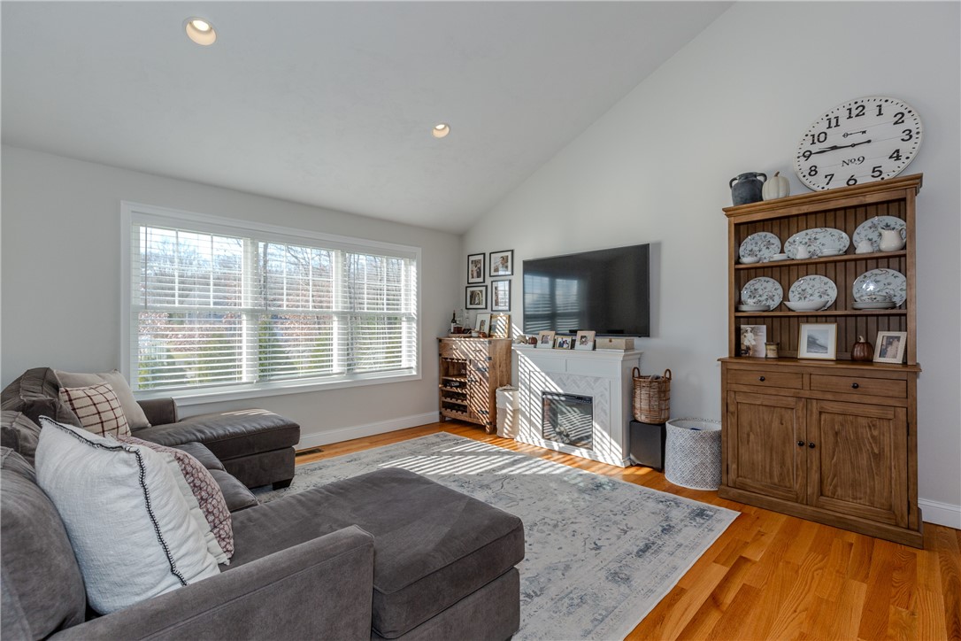 13 Carltons Trail Smithfield, RI 02917 - Photo 5 of 30