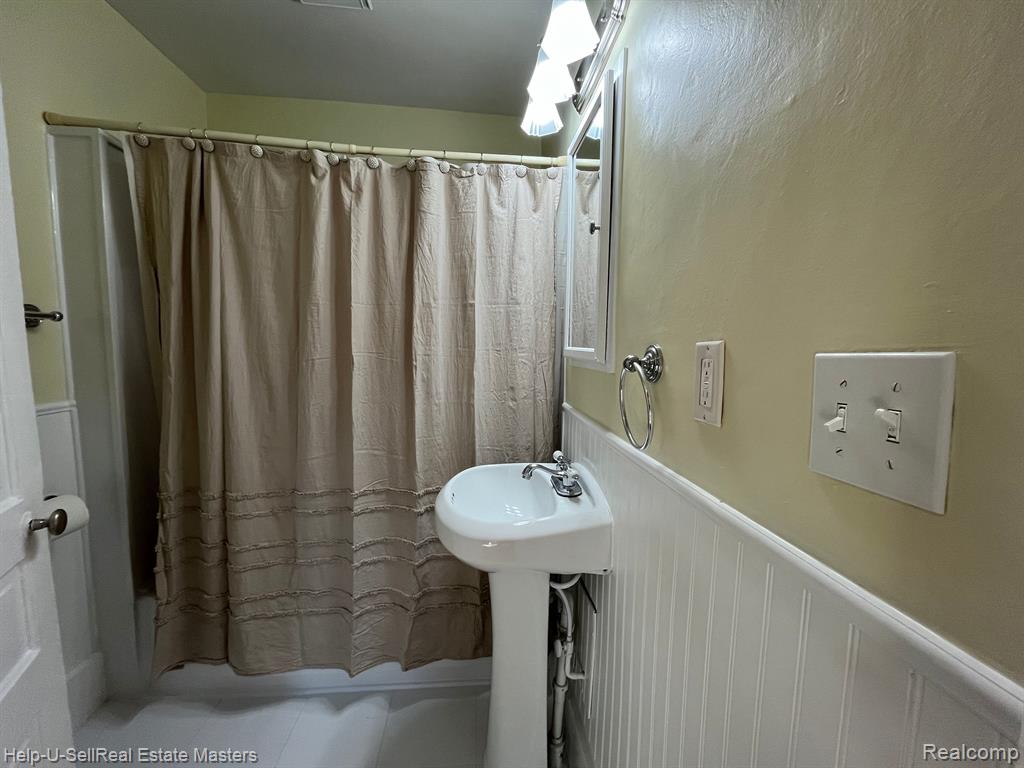 1812 Riverside Drive Port Huron, MI 48060 - Photo 12 of 23 Gallery Image 12