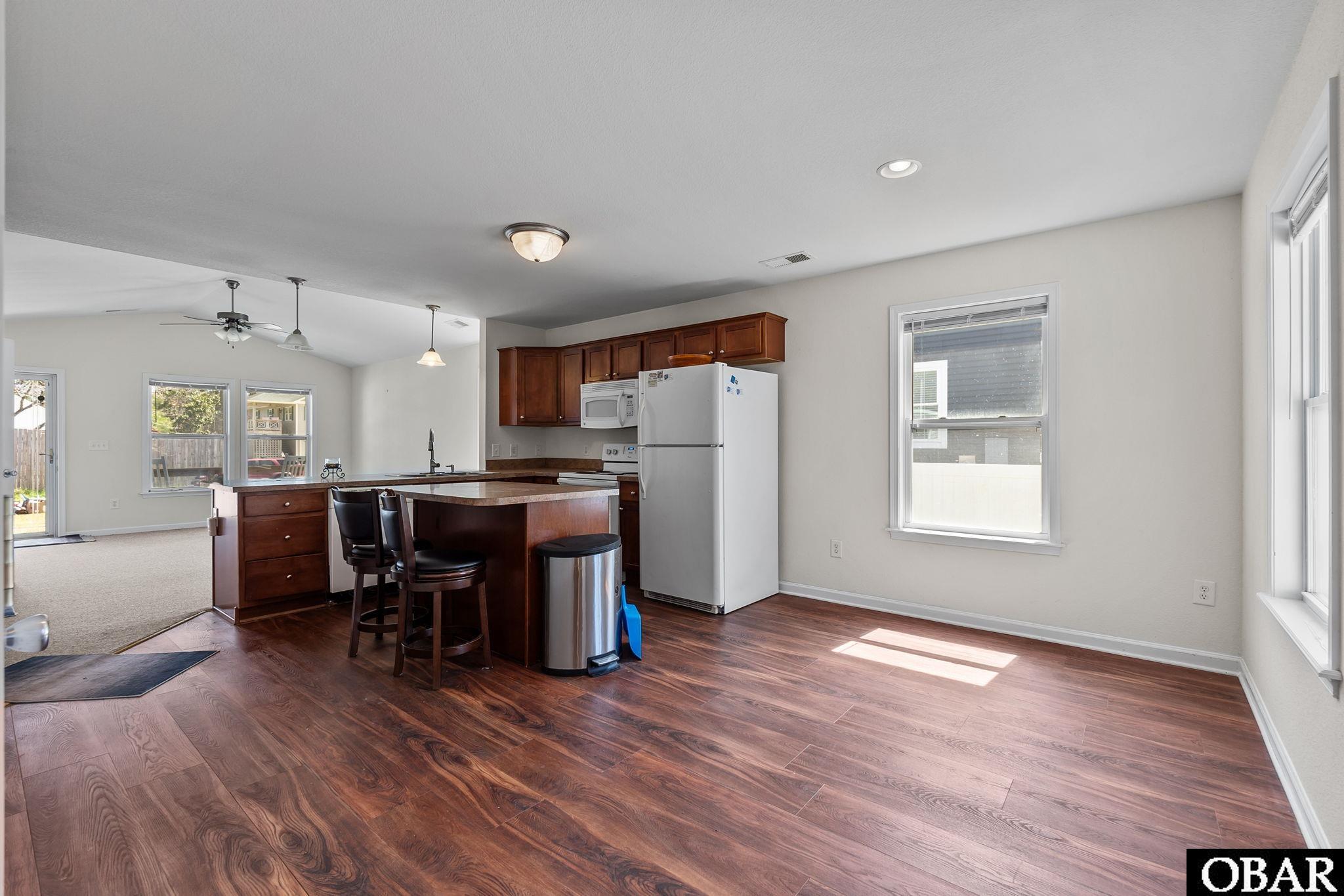 718 George Howe Street Manteo, NC 27954 - Photo 6 of 28 Kitchen & Dining