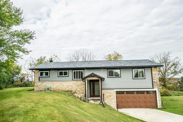 $545,000 | W215N5363 Ada Court, Menomonee Falls, WI 53051