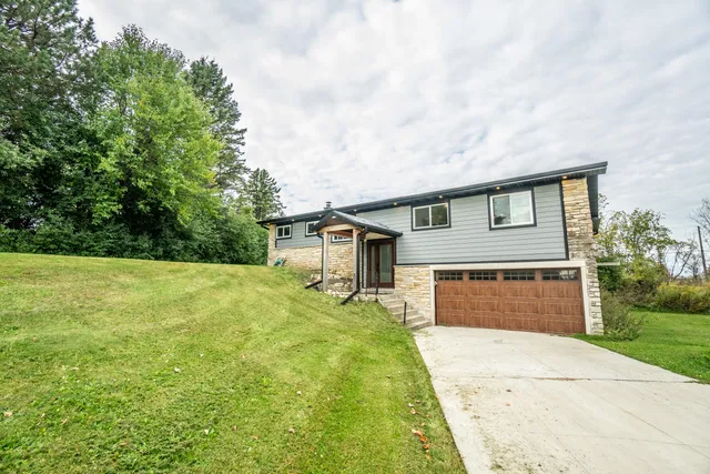 $545,000 | W215N5363 Ada Court, Menomonee Falls, WI 53051