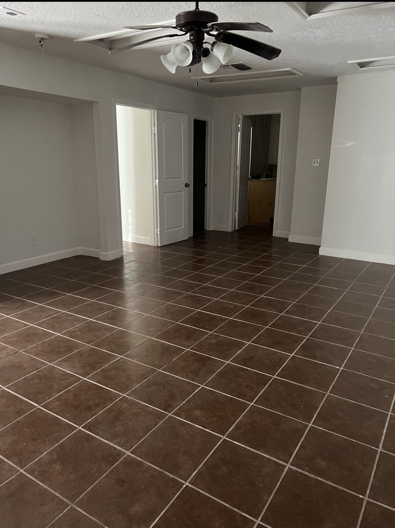 2207 Strawberry Road Pasadena, TX 77502 - Photo 4 of 6