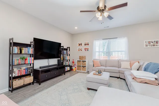 $362,500 | 5809 Terracotta Trace, McCordsville, IN 46055