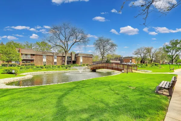 $265,000 | 3913 Saratoga Avenue, Unit G301, Downers Grove, IL 60515