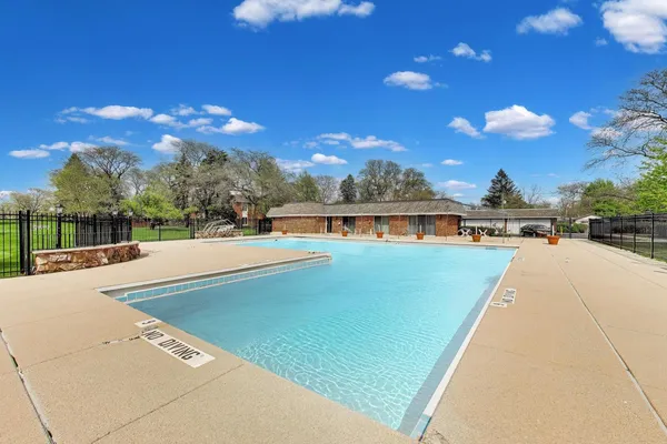 $265,000 | 3913 Saratoga Avenue, Unit G301, Downers Grove, IL 60515