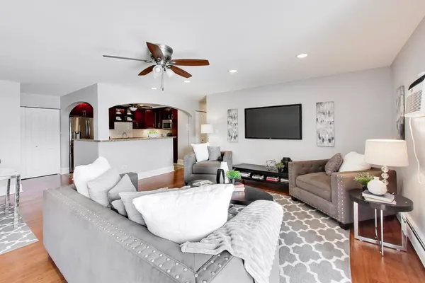 $265,000 | 3913 Saratoga Avenue, Unit G301, Downers Grove, IL 60515