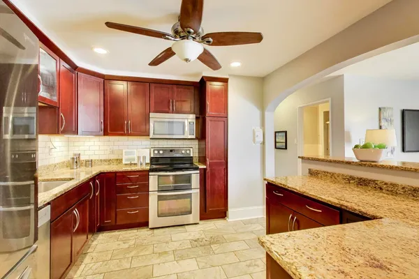 $265,000 | 3913 Saratoga Avenue, Unit G301, Downers Grove, IL 60515