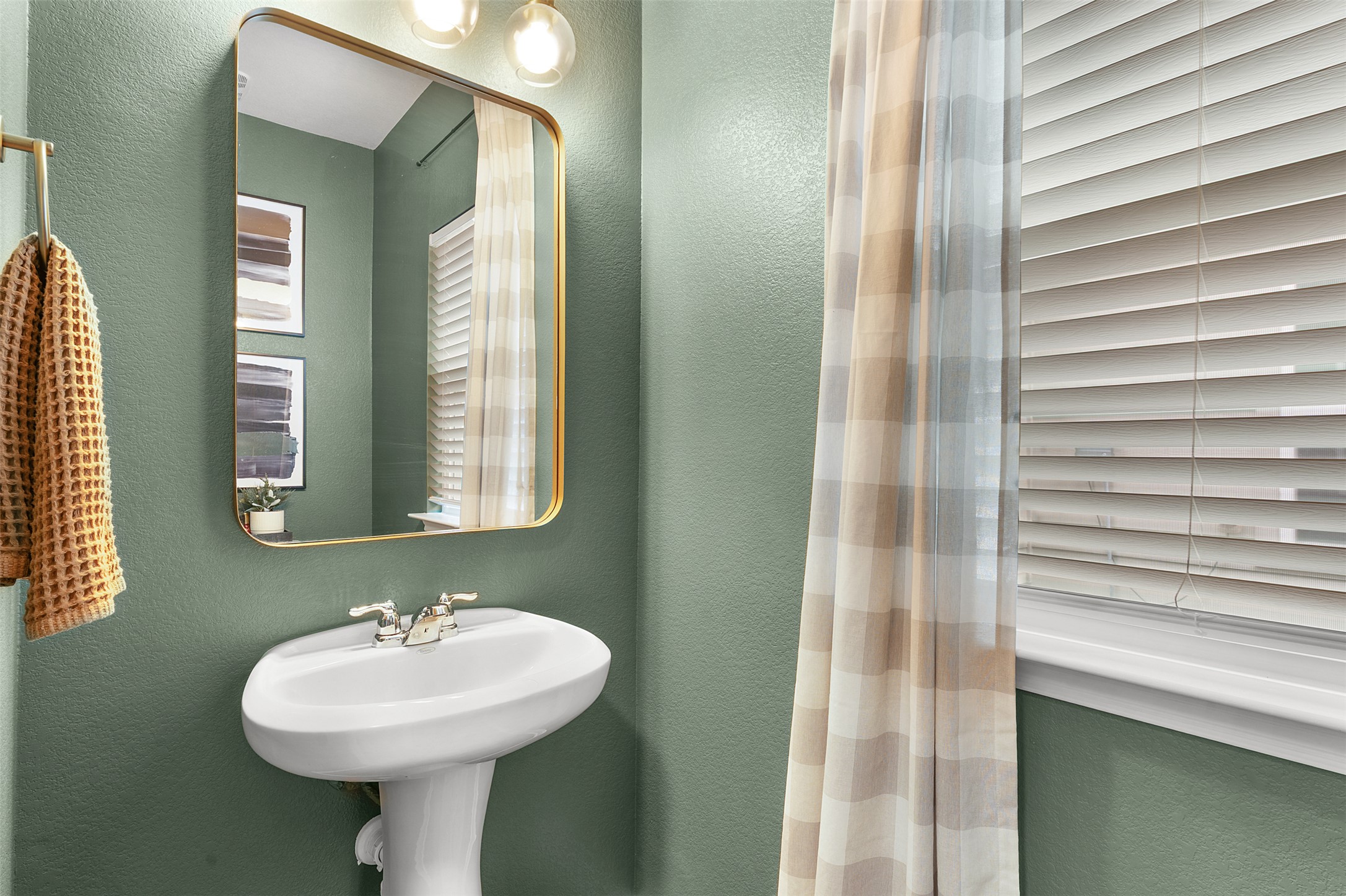 925 Stampede Road San Marcos, TX 78666 - Photo 19 of 39 Half Bath at Entry