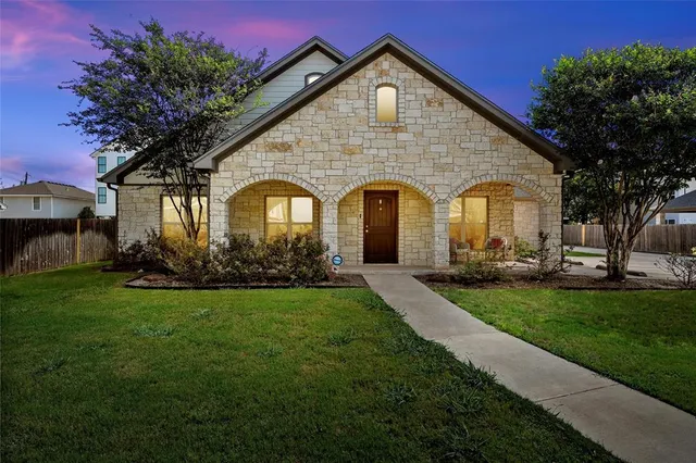 $975,000 | 2016 South 11th Street, Waco, TX 76706